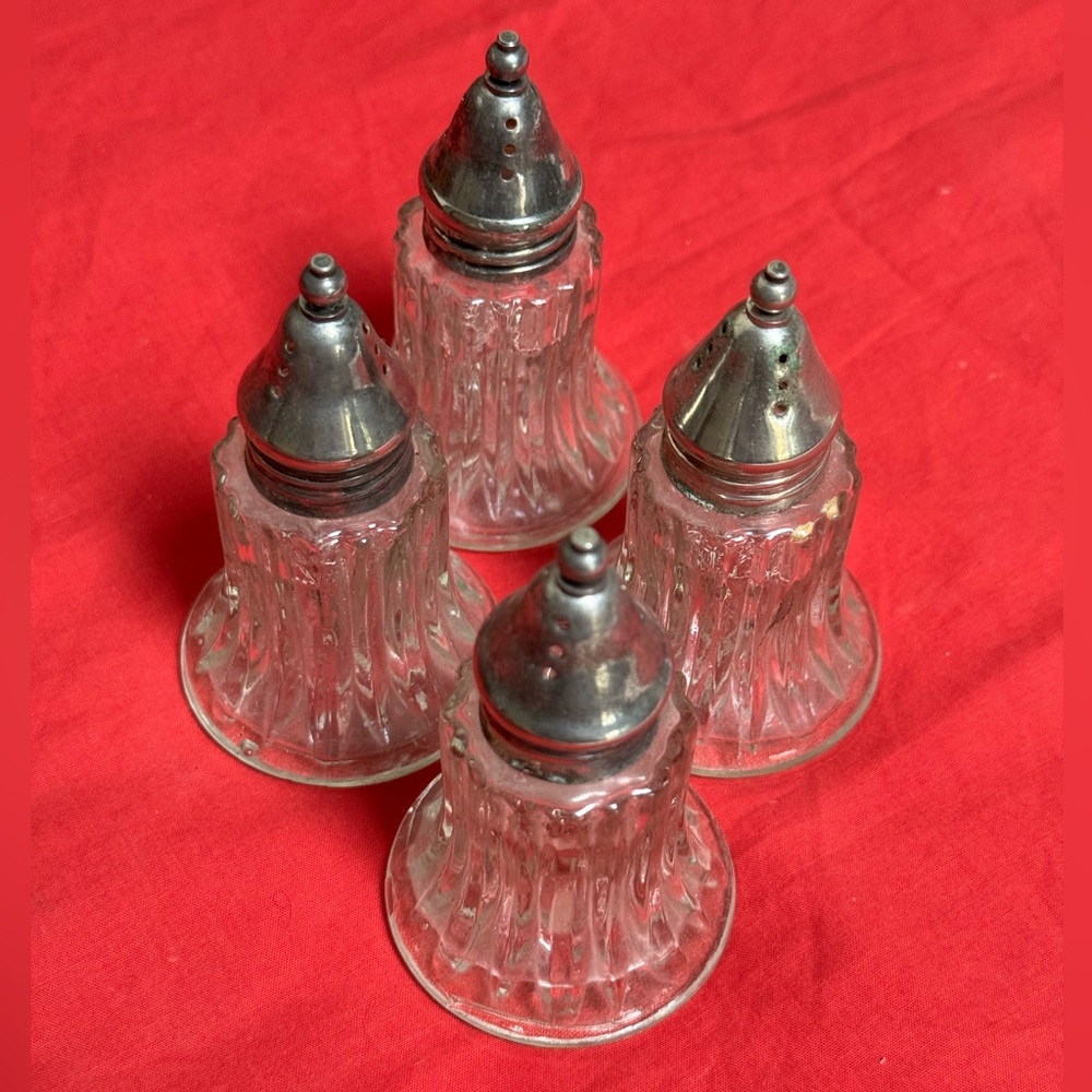 SILVER TOP’S Salt & Pepper Shakers,Ribbed Clear Glass,$7 EACH SET